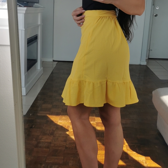 YELLOW SKIRT - Picture 4 of 5